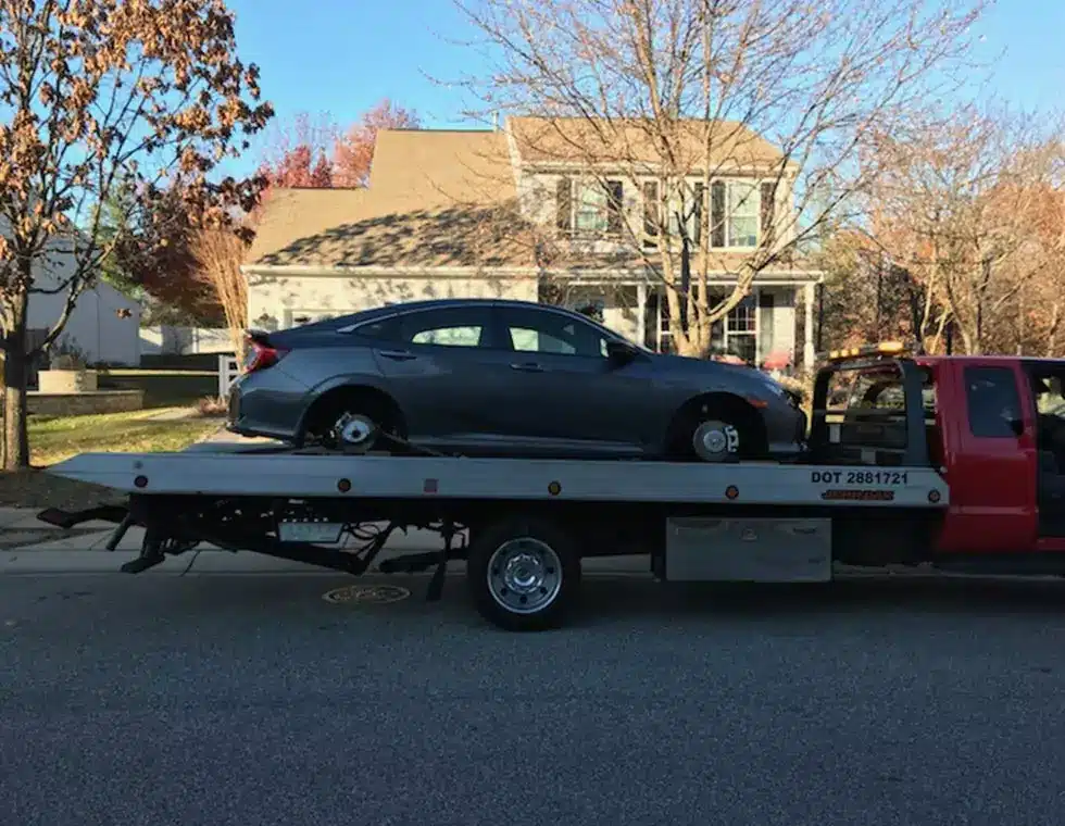 A tow truck prepared for long-distance towing, ready to transport a car to another city.